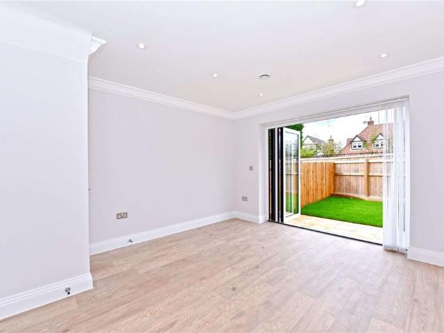 A high specification three bedroom home in a small gated estate of eleven properties finished to an exacting standard