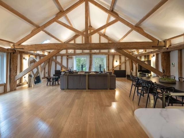 A high specification four bedroom Barn conversion with additional one bedroom apartment