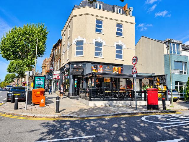 A High Road, London N2, 2 bed flat to rent, £2,500 pcm | PrimeLocation