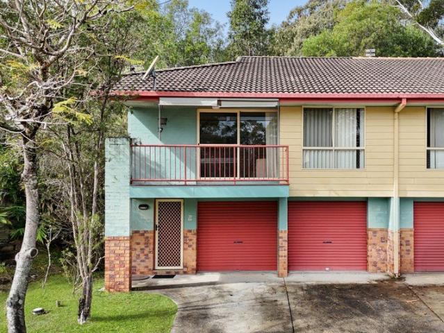A HIDDEN BUSHLAND SANCTUARY. JUST MINUTES FROM THE BEACH!