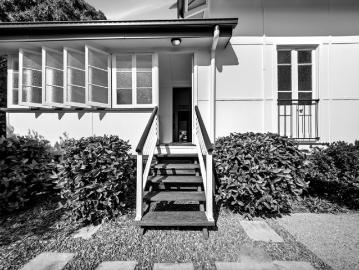 A Hidden Cottage Retreat in the Heart of Railway Estate