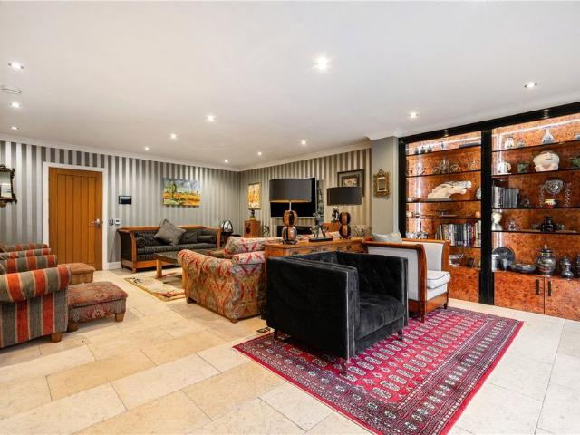 A hidden gem in Upper Poppleton, five bedroom detached – 5,000 sq ft of stunning, flexible space far beyond what the frontage suggests