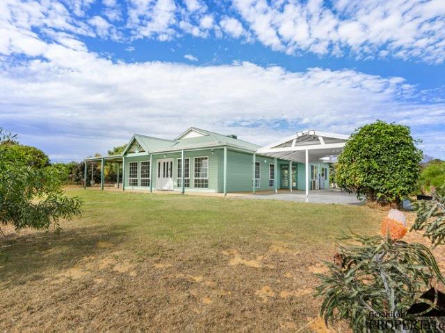 A Hidden Gem with BIG ocean views !
