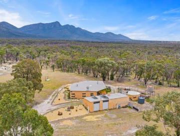 A Hidden Grampians Retreat Off Grid Living on 120 Acres