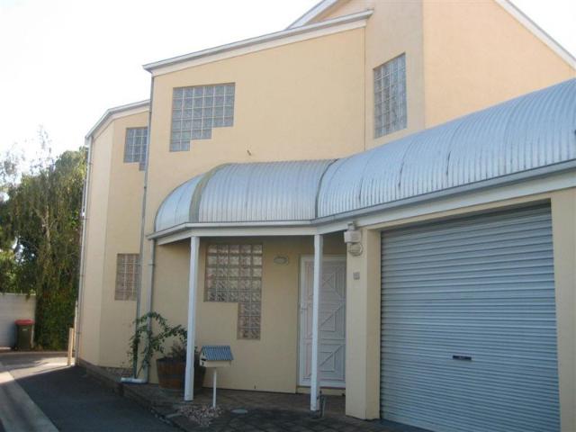 A Hidden Inner City Gem with Style, Privacy and Convenience