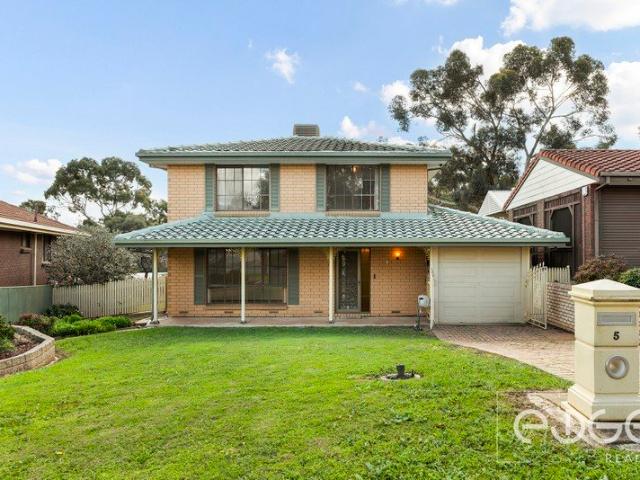 A Hillbank Haven with Sweeping Horizon Views!