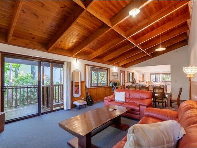 A HOME AMONGST THE GUM TREES