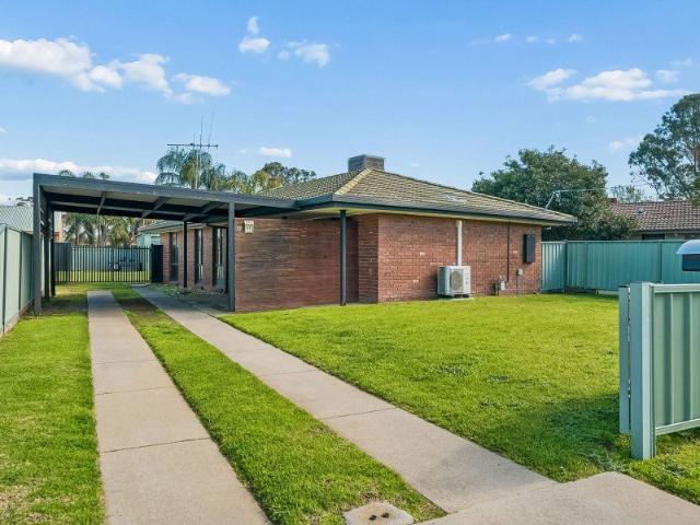 A HOME FOR EASY LIVING & ENTERTAINING!