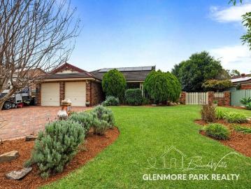 DONT BE FOOLED BY THE 3 BEDROOMS ITS THE SIZE OF A 4 BEDROOM HOME!