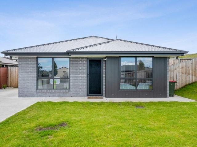 A Home Full of Warmth on Friendship Drive!