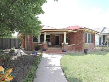 A Home Full of Charm and Practicality New Photos!