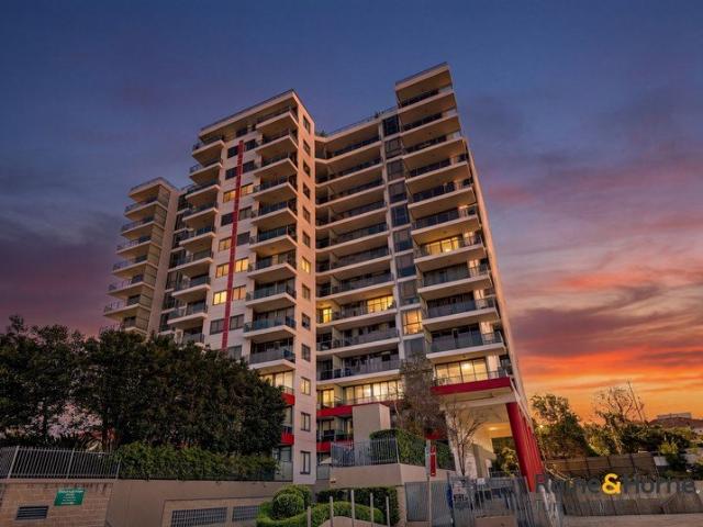 A home in the sky Rare 3 Bedroom split level penthouse living above Hornsby!