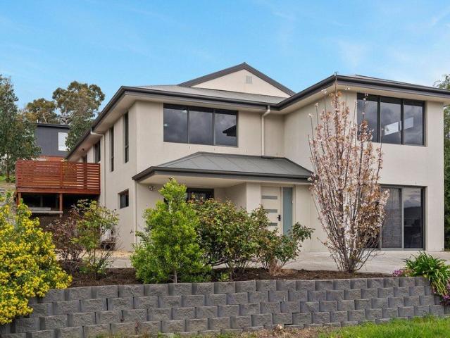 A Home of Generous Proportions Set across a substantial 922m2 allotment