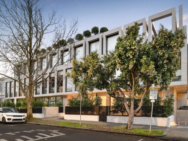 A home of grand proportions in the Domain Precinct