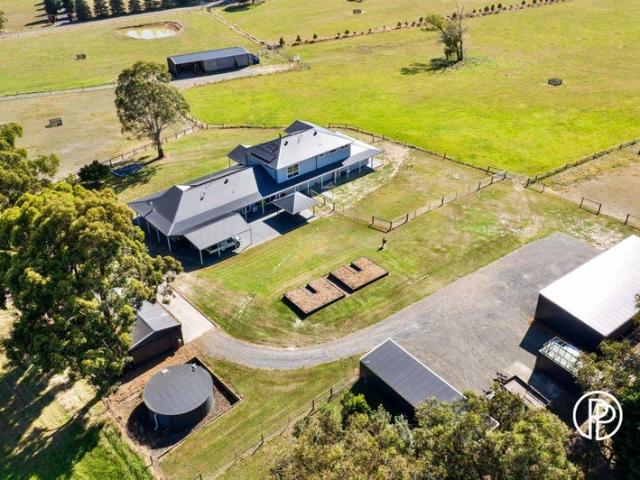 A HOME OF EXTRAORDINARY SCALE ON 40 ACRES Approx