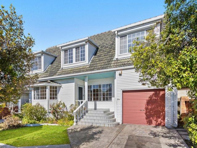 A Home of Exceptional Scale, Character & Versatility