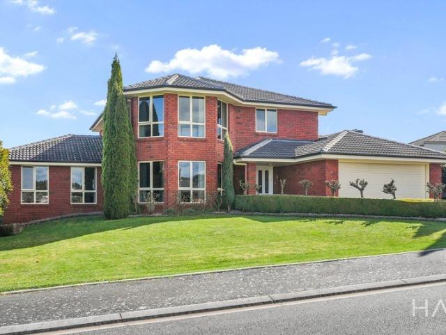 A Home of Exceptional Scale, Serenity and Versatility