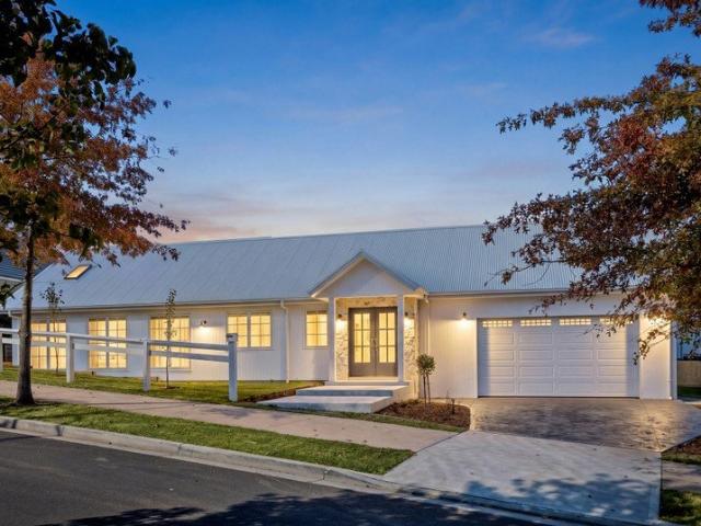A Home of Light, Space & Architectural Clarity