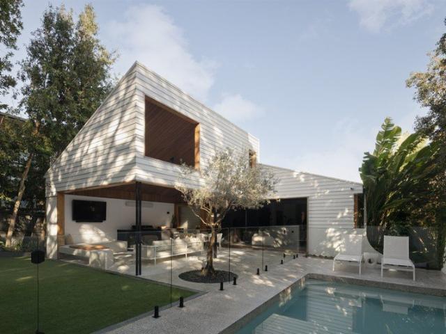A Home of Rare Pedigree Shaun Lockyer x Black Developments