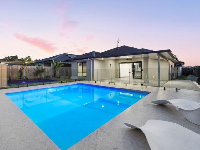 A Home Made for Living & A Backyard Made For Summer!