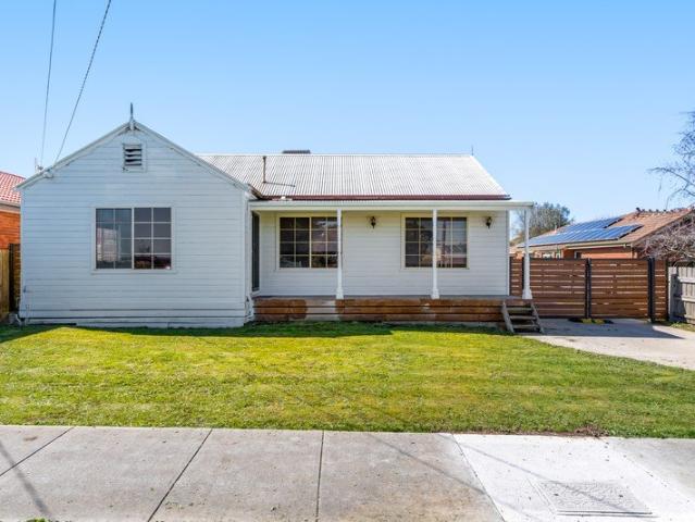 A Home With Plenty to Offer. A Garage to Impress. 806sqm of Opportunity!