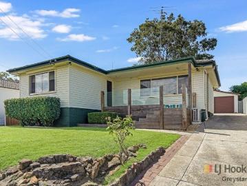 A HOME WITH SPACE, POTENTIAL & POSITION!
