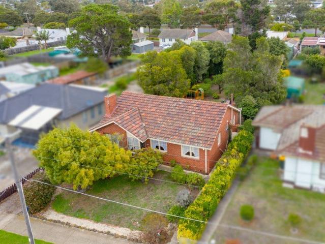 A Home to Enjoy, Invest or Develop 706m2 of Opportunity STCA