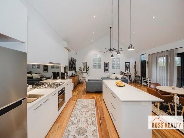 A Home That Refuses to Blend In