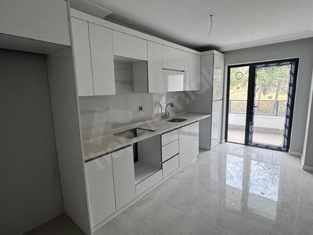AŞIKPAŞA'DA 3+1 KİRALIK SIFIR DAİRE YERDEN ISITMA