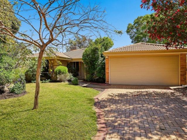 A Inviting Cul de Sac Home with Plenty of Space to Enjoy