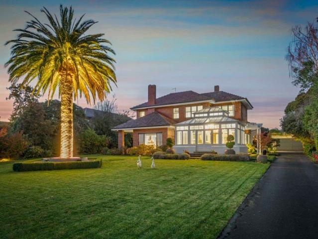 'A Jewel In The Crown'. An Iconic Wendouree Parade Estate Set on 2965m2. Offered To The Market For The First Time