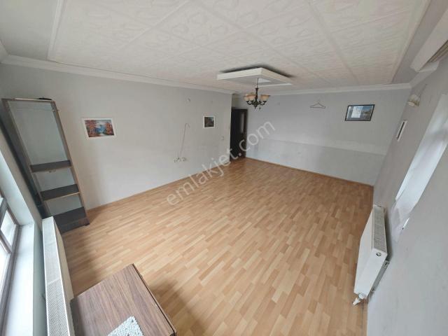 Aşıkveysel Mahallesinde Kat Konumunda Bağımsız 3+1 Kiralık Daire