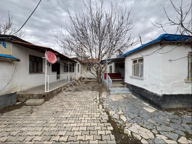 A k Emlaktan Adsızda 2 Adet Satılık Müstakil Daire Ve Ahır