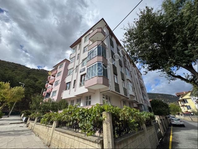 A k Emlaktan Akşehir Hıdırlıkta Ara Kat Asansörlü Satılık Daire