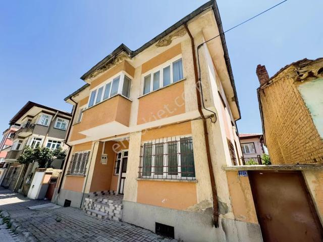 A k Emlaktan İstasyon Mah 2 Katlı Müstakil Daireler