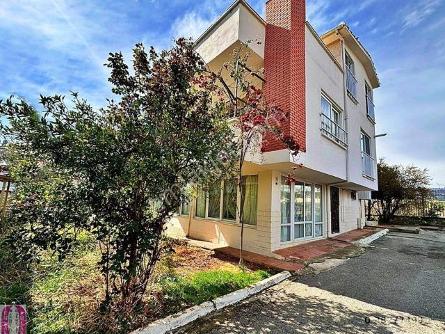 A K Mutludan Yenişehir Kocavileyet'te Tripleks Bahçeli Villa