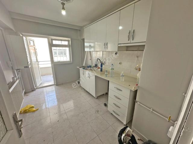 Aşık Veysel Mahallesinde Cadde Yakınında 3+1 Kiralık Daire