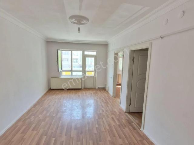 Aşık Veysel Mahallesi'nde Kiralık 3+1 Bakımlı Daire