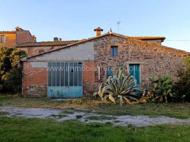 A Lucignano, in splendida posizione collinare con vista aper. 298m² Lucignano