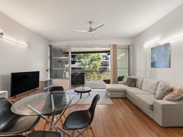 A LUSH INNER CITY HAVEN IN THE HEART OF SW1 RARE OPPORTUNITY