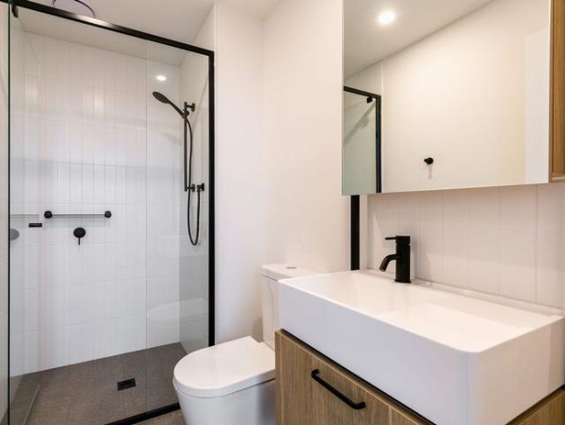 A LUXE RENTAL THAT FEELS LIKE HOME IN THE HEART OF SOUTHBANK!