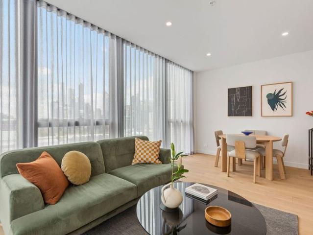 A LUXE RENTAL THAT FEELS LIKE HOME IN THE HEART OF SOUTHBANK!