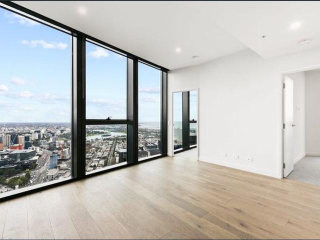 A LUXE RENTAL THAT FEELS LIKE HOME IN THE HEART OF SOUTHBANK!