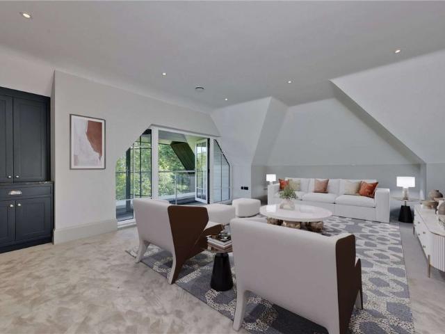 A luxurious three bedroom lateral apartment, set on one of Esher’s most prestigious roads within an exclusive gated development, finished to a high specification