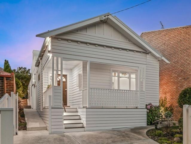A Luxurious Bayside Offering