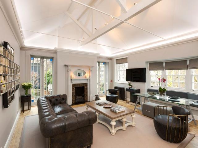 A luxurious four bedroom in Mayfair a few steps from Hyde Park