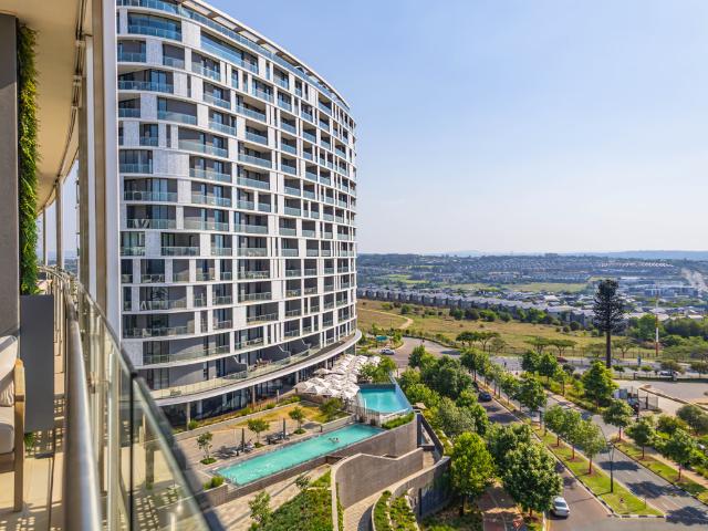 A Luxurious Fully Furnished 2 Bed 2 Bath Apartment in Ellipse