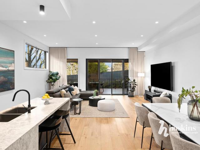 A Luxurious Hideaway Zoned for East Doncaster Secondary College