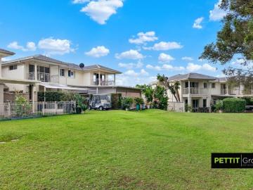 A Luxurious Lifestyle By The Golf Course