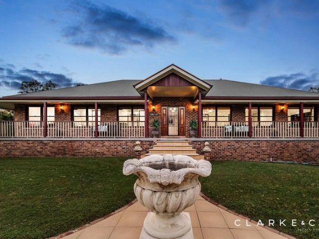 A LUXURIOUS LIFESTYLE HOME WITH SPACE FOR EVERY OCCASION!